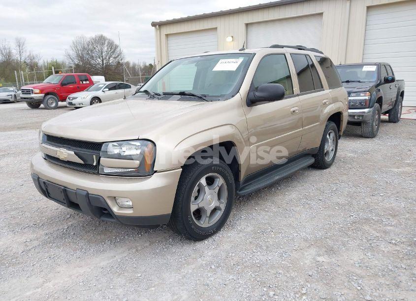 Photo 2 of 2005 Chevrolet Trailblazer LT (VIN 1GNDT13S352330648)