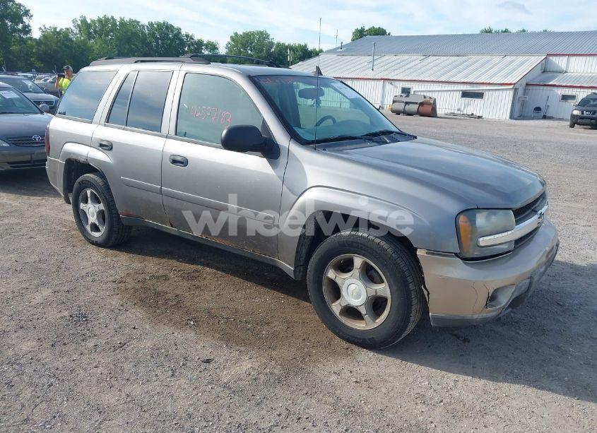 2007 Chevrolet Trailblazer LS (VIN 1GNDT13S372179121) main photo