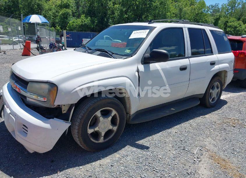 Photo 2 of 2007 Chevrolet Trailblazer LS (VIN 1GNDT13S372288579)