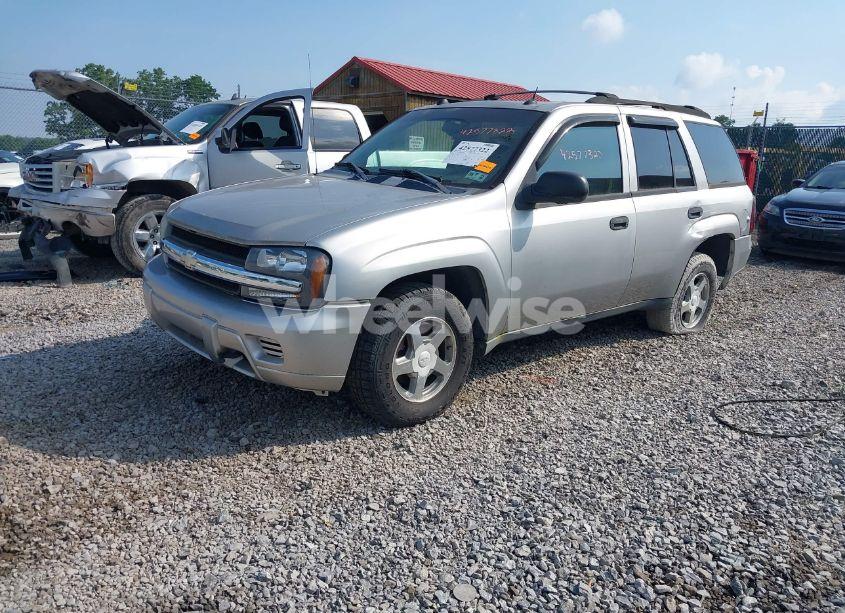 Photo 2 of 2005 Chevrolet Trailblazer LS (VIN 1GNDT13S452256219)