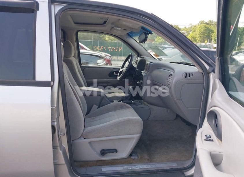 Photo 5 of 2005 Chevrolet Trailblazer LS (VIN 1GNDT13S452256219)