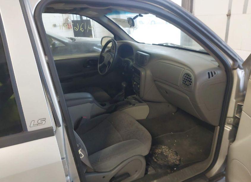 Photo 5 of 2004 Chevrolet Trailblazer LS (VIN 1GNDT13S542110054)