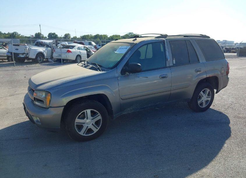 Photo 2 of 2005 Chevrolet Trailblazer LT (VIN 1GNDT13S552137160)