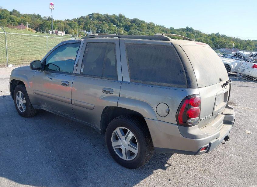 Photo 3 of 2005 Chevrolet Trailblazer LT (VIN 1GNDT13S552137160)