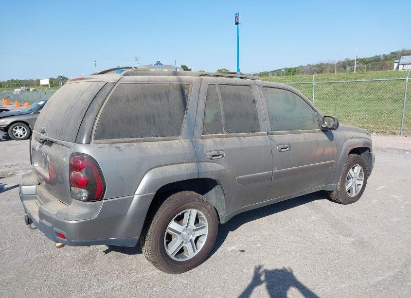 Photo 4 of 2005 Chevrolet Trailblazer LT (VIN 1GNDT13S552137160)