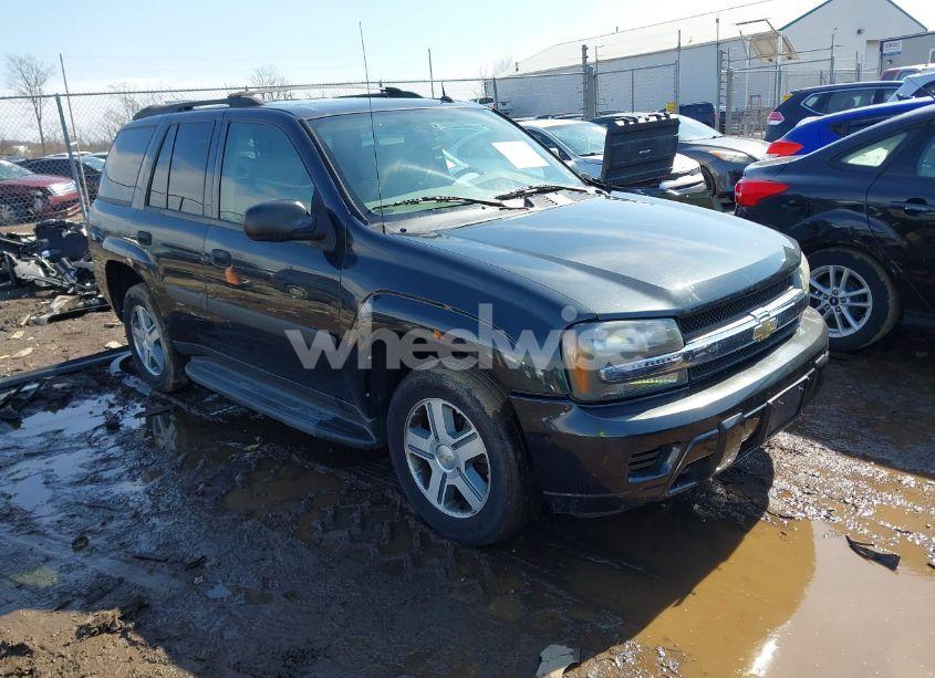2005 Chevrolet Trailblazer LS (VIN 1GNDT13S552160518) main photo