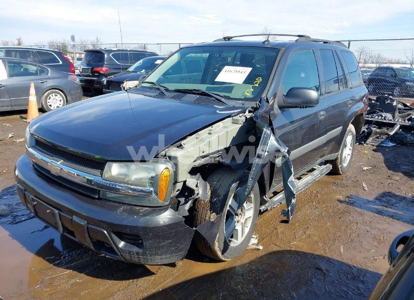 Photo 2 of 2005 Chevrolet Trailblazer LS (VIN 1GNDT13S552160518)