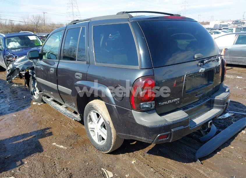 Photo 3 of 2005 Chevrolet Trailblazer LS (VIN 1GNDT13S552160518)