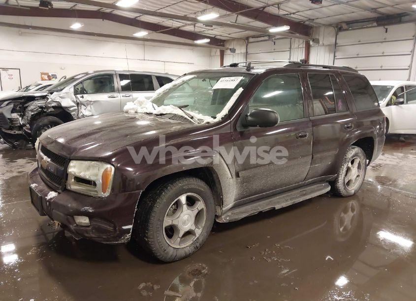 Photo 2 of 2008 Chevrolet Trailblazer LT (VIN 1GNDT13S582199789)