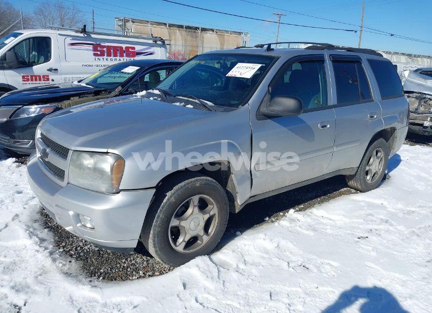 Photo 2 of 2008 Chevrolet Trailblazer LT (VIN 1GNDT13S582247663)