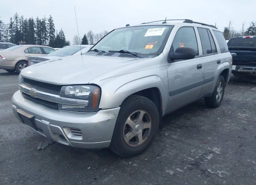 Photo 2 of 2005 Chevrolet Trailblazer LS (VIN 1GNDT13S652192104)