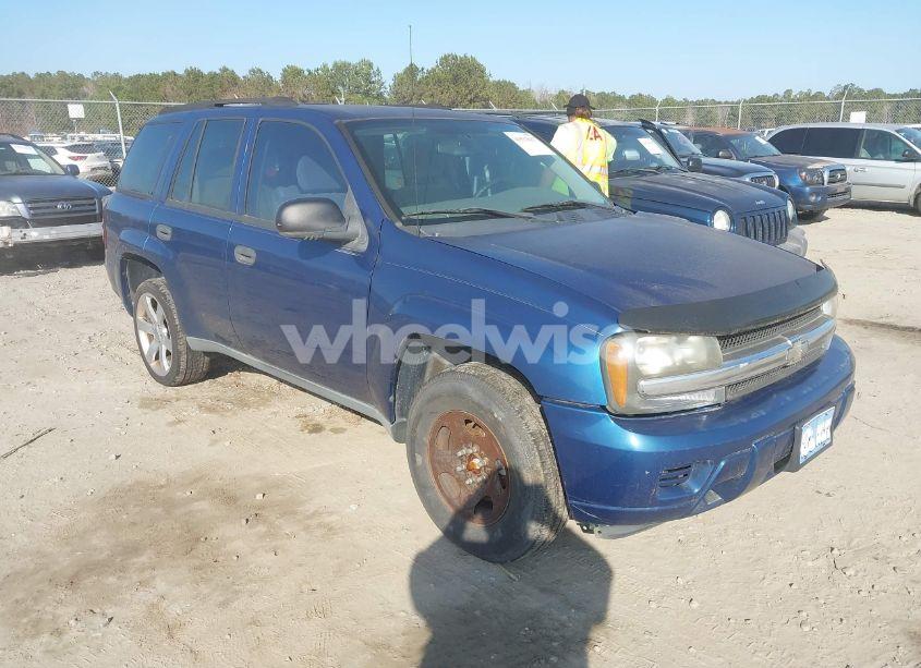 2005 Chevrolet Trailblazer LS (VIN 1GNDT13S652213484) main photo