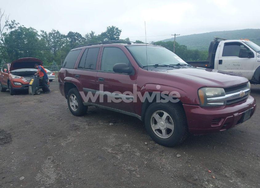 2005 Chevrolet Trailblazer LS (VIN 1GNDT13S652253225) main photo