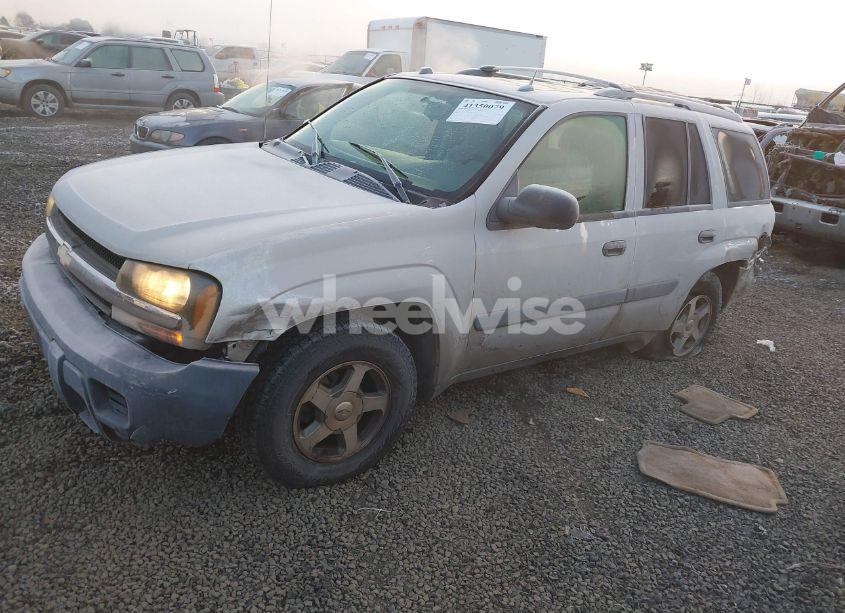 Photo 2 of 2005 Chevrolet Trailblazer LS (VIN 1GNDT13S652264161)