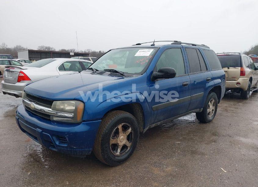 Photo 2 of 2005 Chevrolet Trailblazer LS (VIN 1GNDT13S652285902)