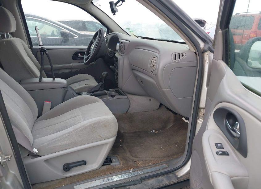 Photo 5 of 2005 Chevrolet Trailblazer LS (VIN 1GNDT13S652294583)