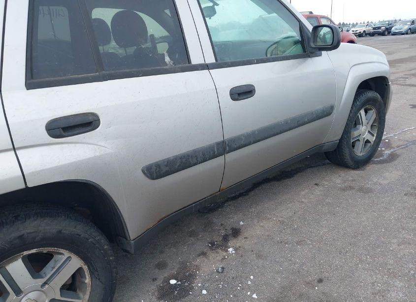 Photo 6 of 2005 Chevrolet Trailblazer LS (VIN 1GNDT13S652294583)