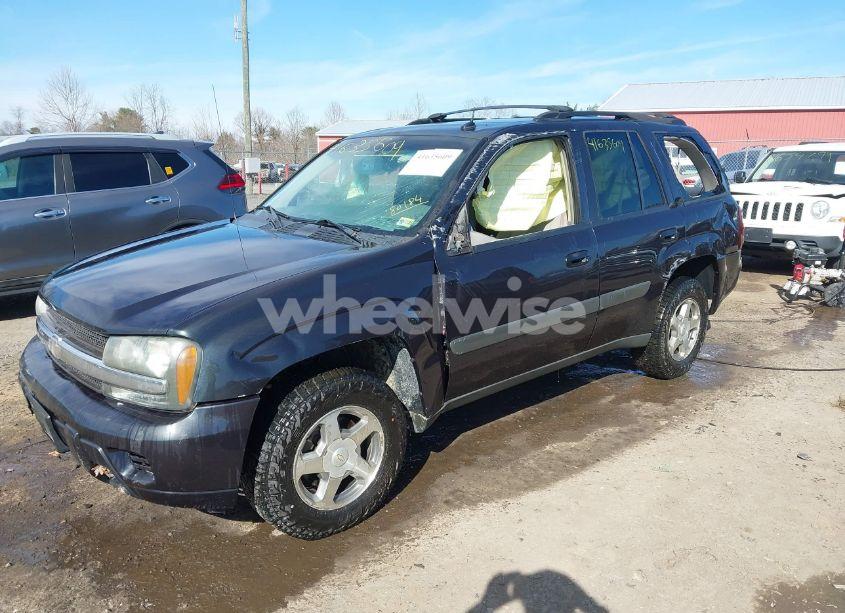 Photo 2 of 2005 Chevrolet Trailblazer LS (VIN 1GNDT13S652380184)