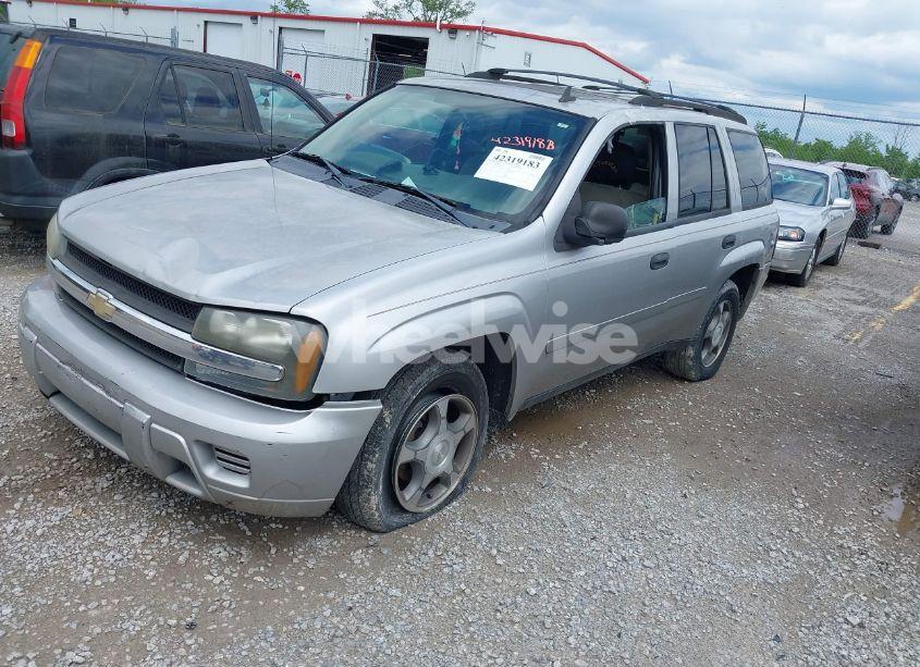 Photo 2 of 2007 Chevrolet Trailblazer LS (VIN 1GNDT13S672309635)
