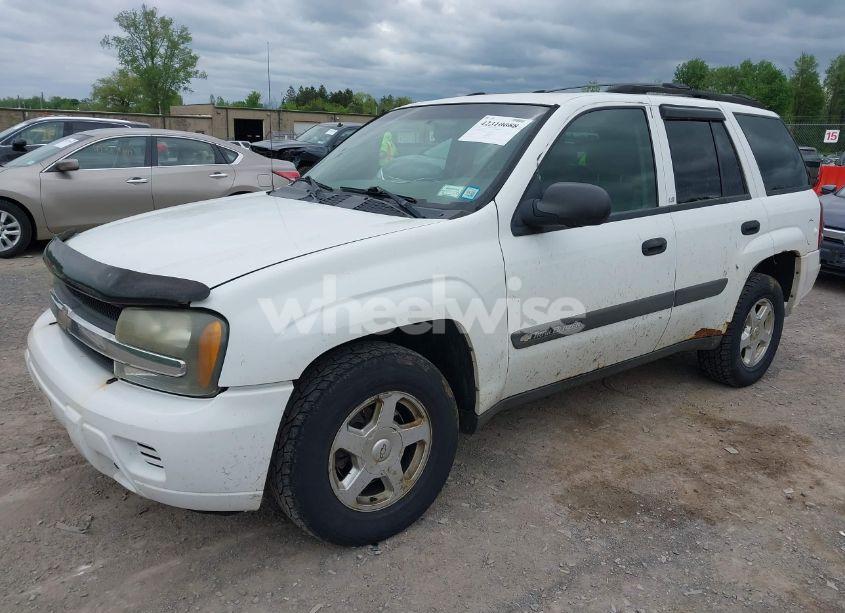 Photo 2 of 2003 Chevrolet Trailblazer LS (VIN 1GNDT13S732401797)
