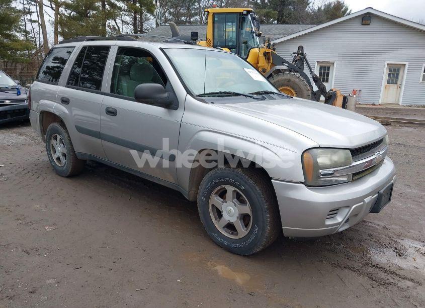 2005 Chevrolet Trailblazer LS (VIN 1GNDT13S752122630) main photo
