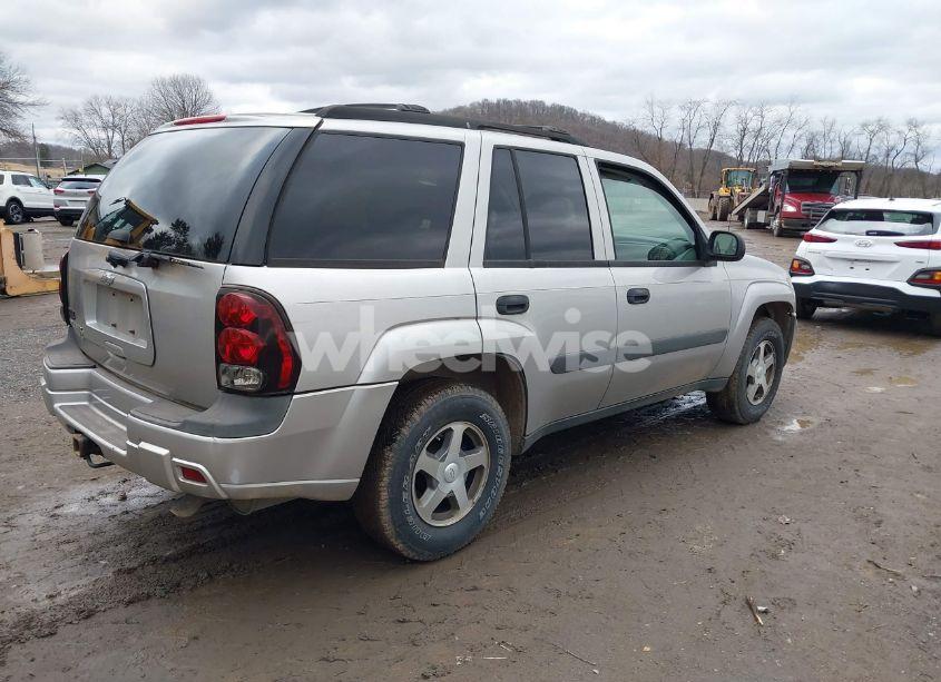 Photo 4 of 2005 Chevrolet Trailblazer LS (VIN 1GNDT13S752122630)