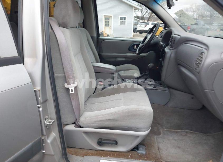 Photo 5 of 2005 Chevrolet Trailblazer LS (VIN 1GNDT13S752122630)