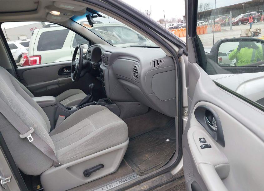 Photo 5 of 2005 Chevrolet Trailblazer LS (VIN 1GNDT13S752125219)