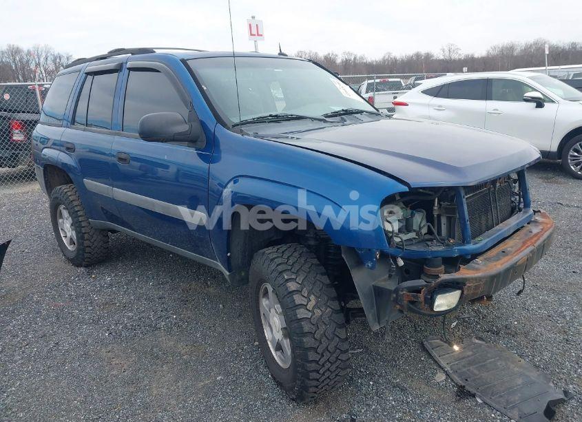 2005 Chevrolet Trailblazer LS (VIN 1GNDT13S752147298) main photo
