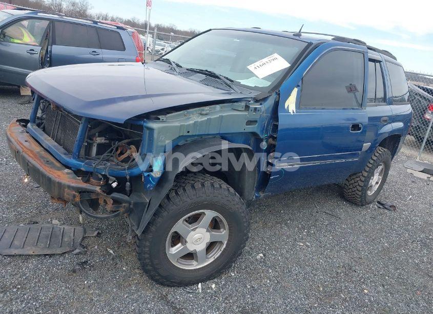 Photo 2 of 2005 Chevrolet Trailblazer LS (VIN 1GNDT13S752147298)