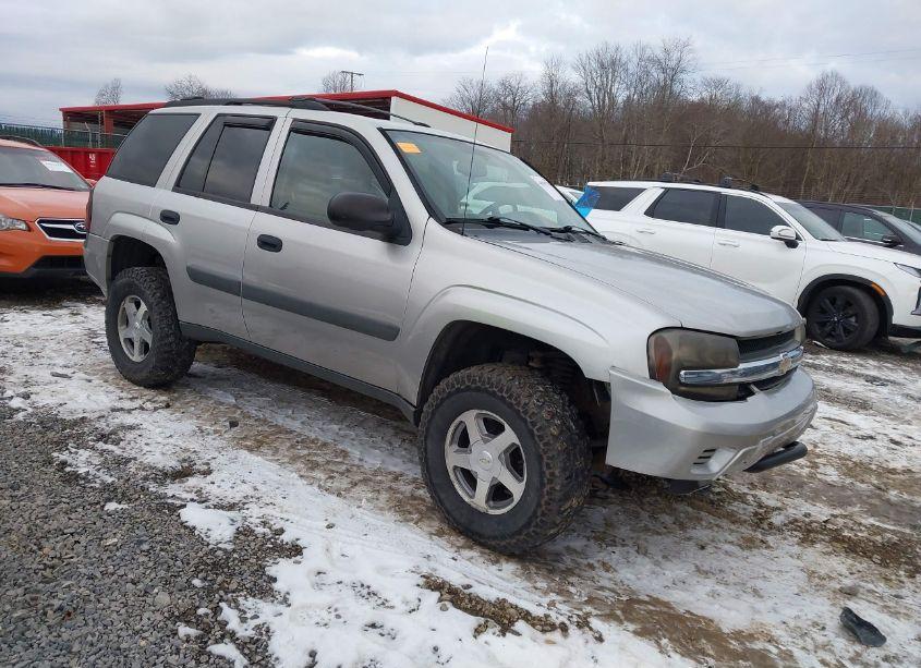 2005 Chevrolet Trailblazer LS (VIN 1GNDT13S752182617) main photo
