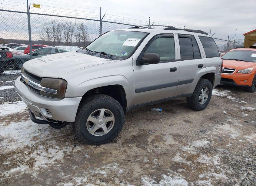 Photo 2 of 2005 Chevrolet Trailblazer LS (VIN 1GNDT13S752182617)