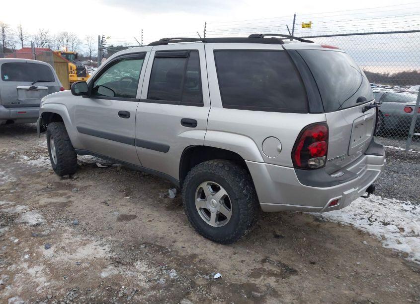 Photo 3 of 2005 Chevrolet Trailblazer LS (VIN 1GNDT13S752182617)