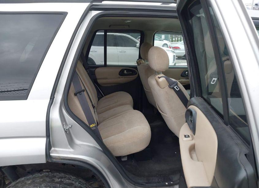 Photo 8 of 2005 Chevrolet Trailblazer LS (VIN 1GNDT13S752182617)