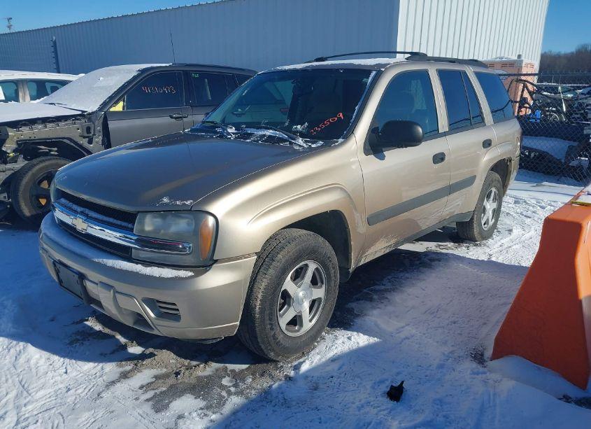 Photo 2 of 2005 Chevrolet Trailblazer LS (VIN 1GNDT13S752235509)