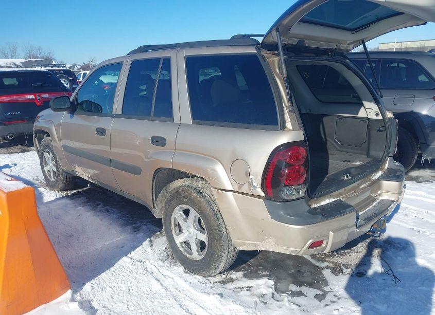 Photo 3 of 2005 Chevrolet Trailblazer LS (VIN 1GNDT13S752235509)