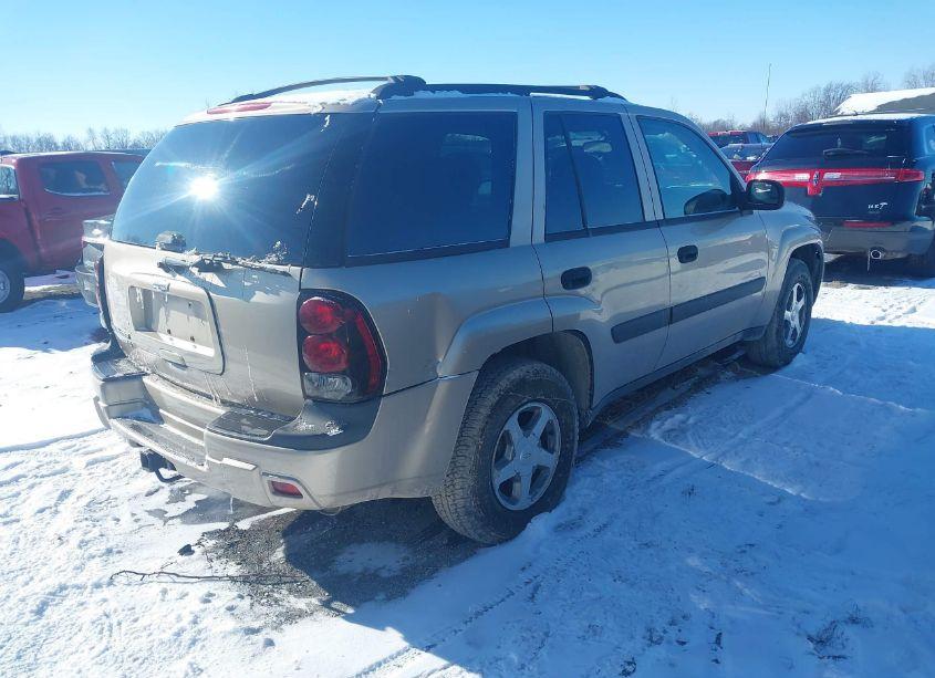 Photo 4 of 2005 Chevrolet Trailblazer LS (VIN 1GNDT13S752235509)