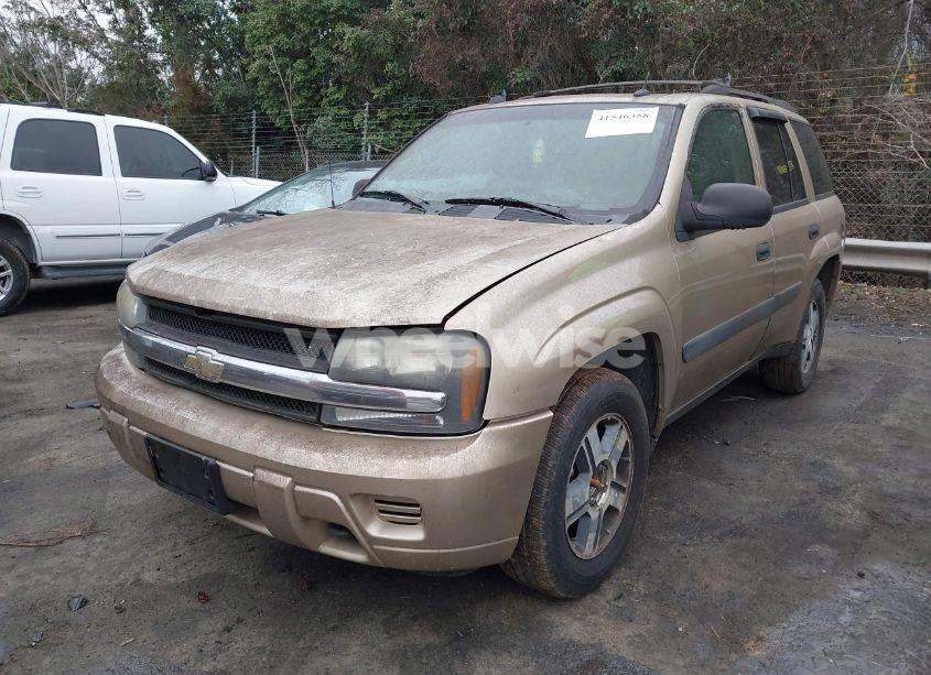 Photo 2 of 2005 Chevrolet Trailblazer LS (VIN 1GNDT13S752247000)