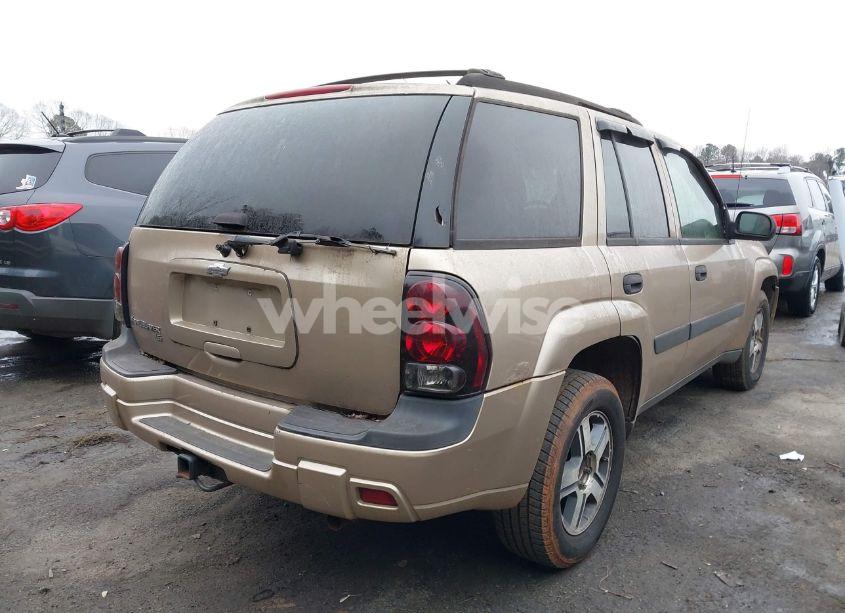 Photo 4 of 2005 Chevrolet Trailblazer LS (VIN 1GNDT13S752247000)