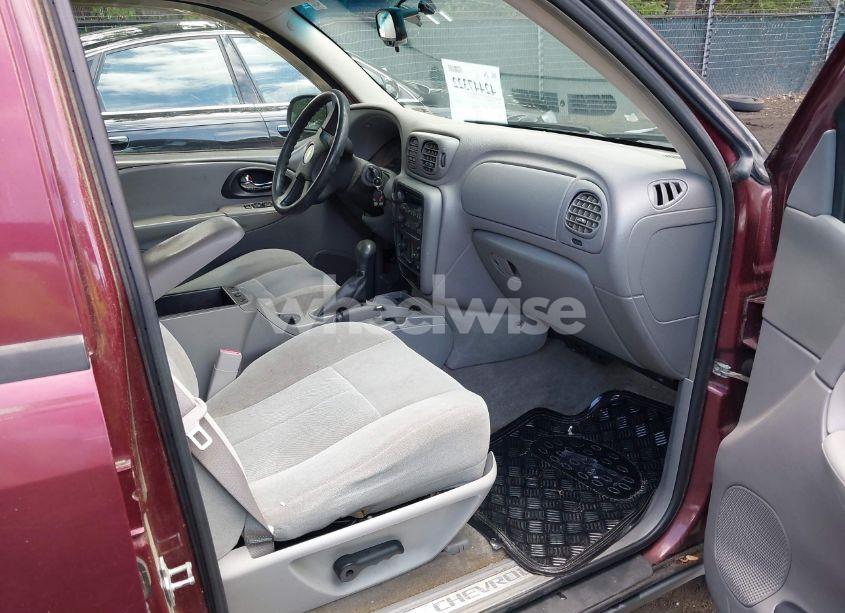 Photo 5 of 2005 Chevrolet Trailblazer LS (VIN 1GNDT13S752256537)