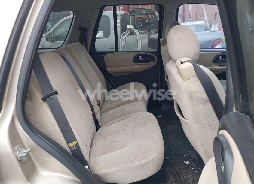 Photo 8 of 2005 Chevrolet Trailblazer LS (VIN 1GNDT13S752268915)