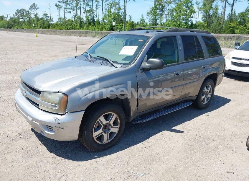 Photo 2 of 2005 Chevrolet Trailblazer LT (VIN 1GNDT13S752330670)