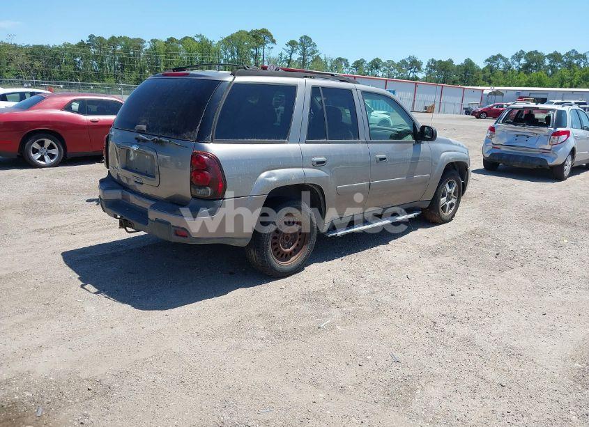 Photo 4 of 2005 Chevrolet Trailblazer LT (VIN 1GNDT13S752330670)