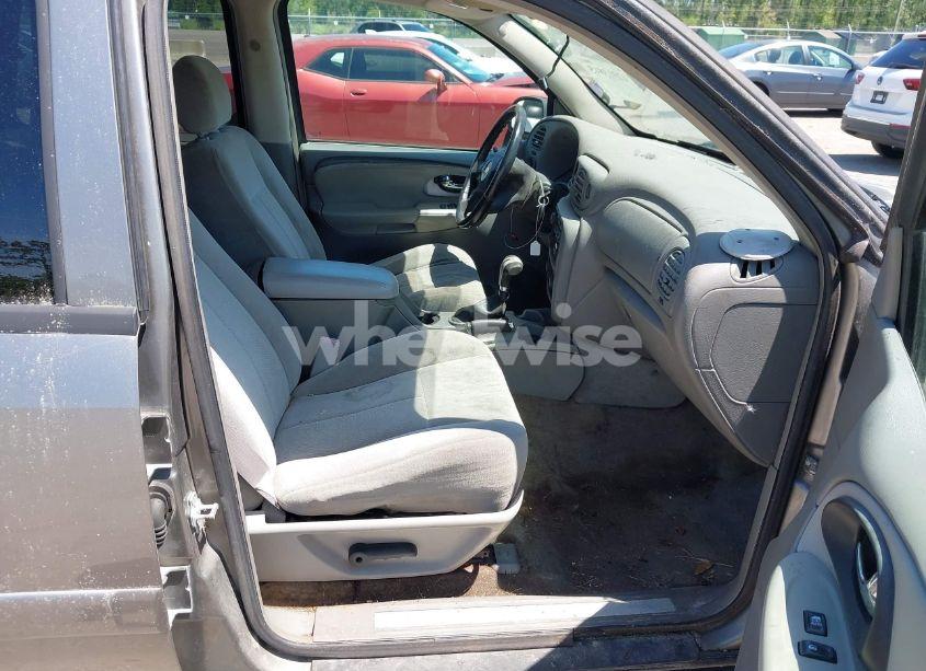 Photo 5 of 2005 Chevrolet Trailblazer LT (VIN 1GNDT13S752330670)