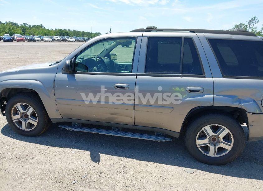 Photo 6 of 2005 Chevrolet Trailblazer LT (VIN 1GNDT13S752330670)