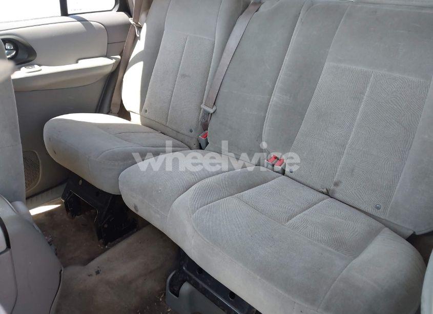 Photo 8 of 2005 Chevrolet Trailblazer LT (VIN 1GNDT13S752330670)