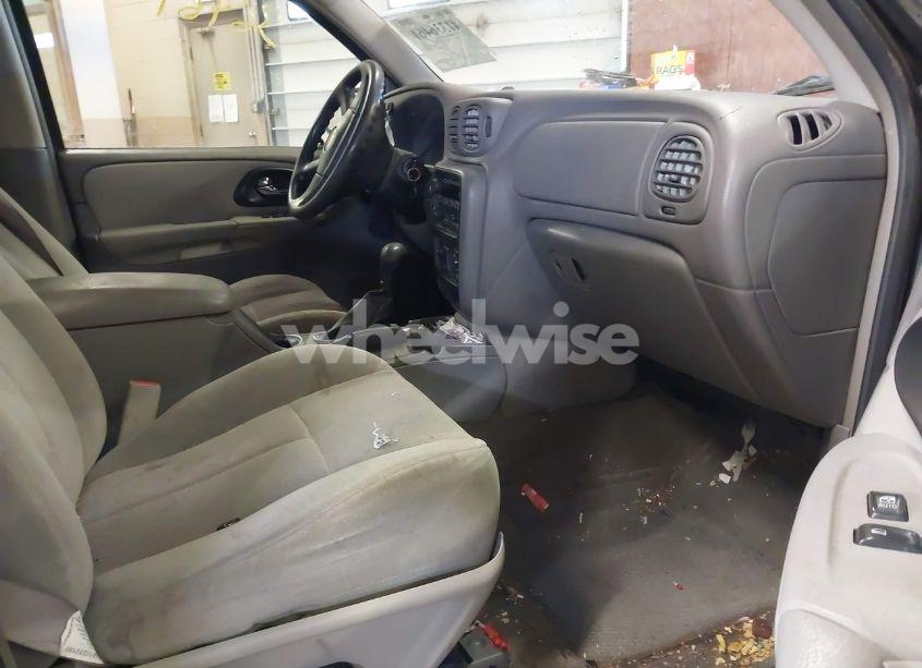 Photo 5 of 2005 Chevrolet Trailblazer LS (VIN 1GNDT13S752358405)