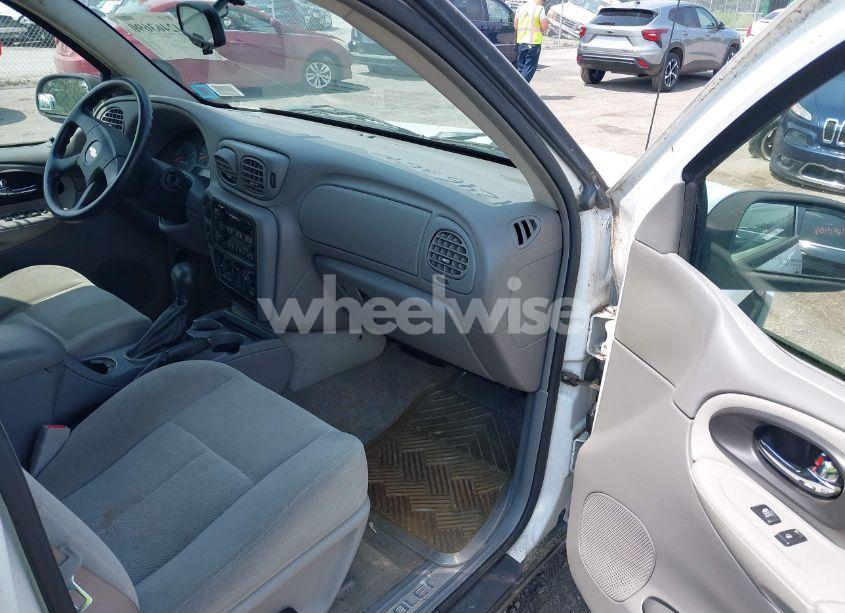 Photo 5 of 2005 Chevrolet Trailblazer LS (VIN 1GNDT13S752389542)