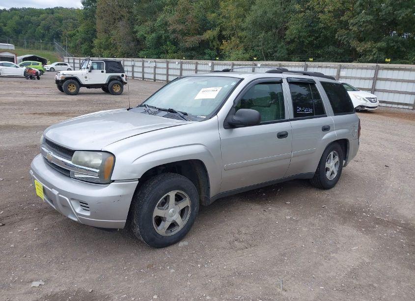 Photo 2 of 2006 Chevrolet Trailblazer LS (VIN 1GNDT13S762223703)