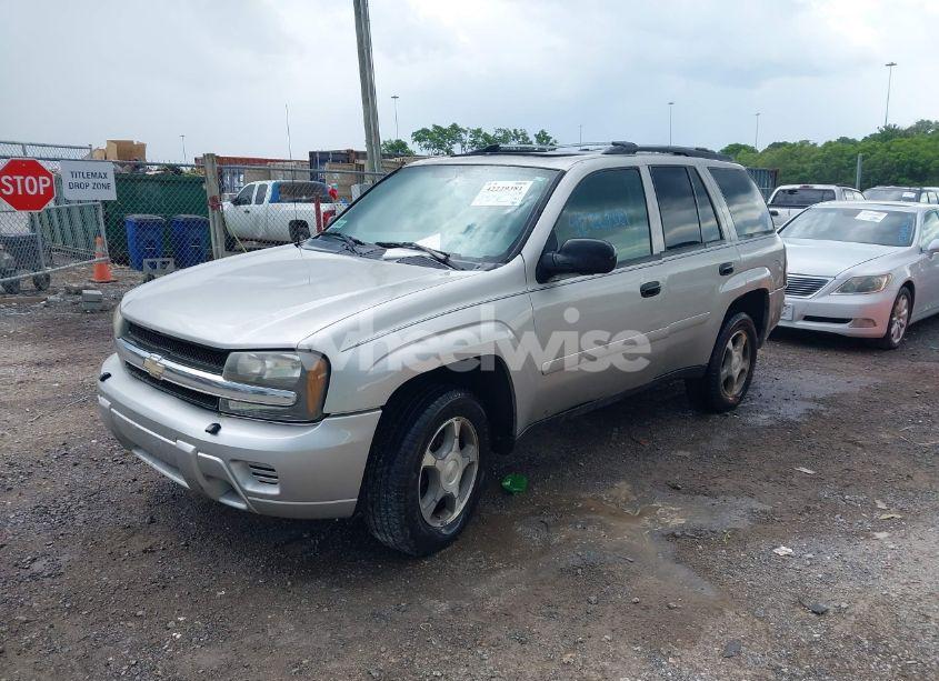 Photo 2 of 2007 Chevrolet Trailblazer LS (VIN 1GNDT13S772235027)